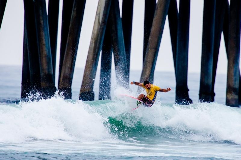 Filipe Toledo e Willian Cardoso no domingo decisivo do US Open of Surfing