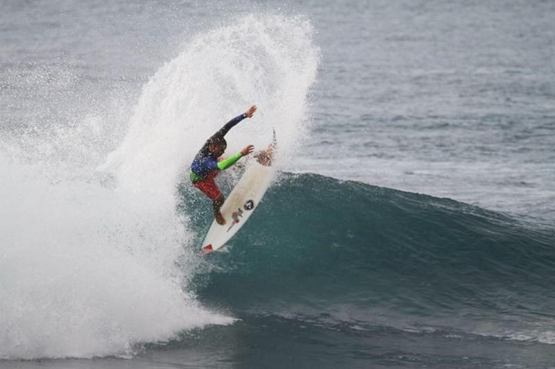 Wiggolly Dantas disputa vitória no Maresia Paulista de Surf Profissional