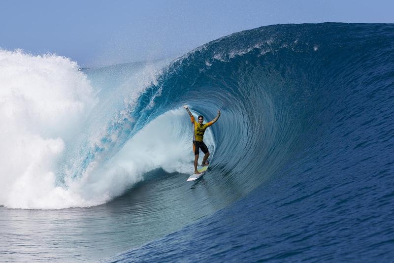 Gabriel Medina Implacável em um Teahupoo Épico