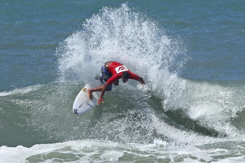 Com vitória em Guarujá, Wesley Dantas segue líder do Hang Loose Surf Attack