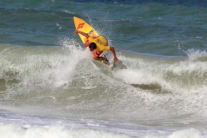 Estrelas do Surf Infantil impressionam em Maracaípe