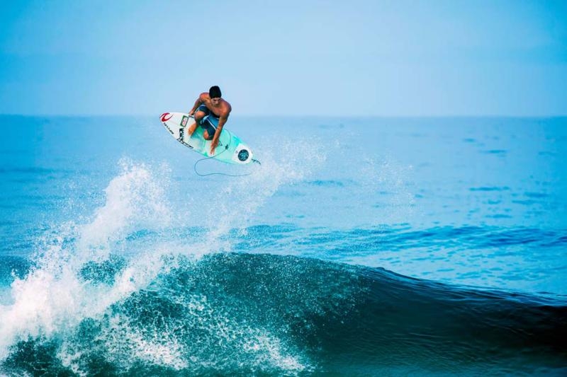 Na onda do sucesso de Gabriel Medina no WCT, Rip Curl lança coleção de Verão