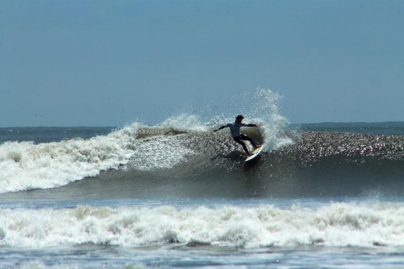 Peruanos se destacam na abertura do Chicama Classic Pro Junior no Peru