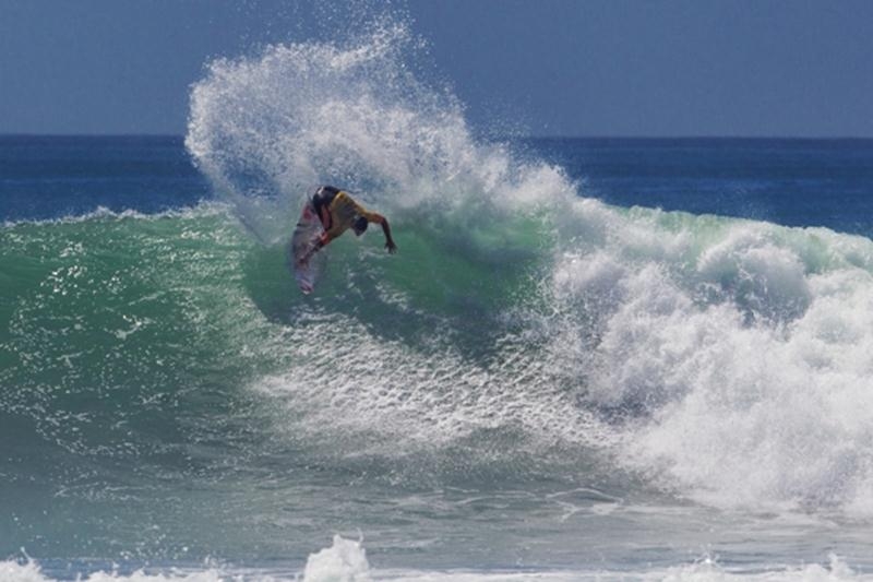 Medina e Mineirinho disputam as quartas de final do Hurley Pro Trestles