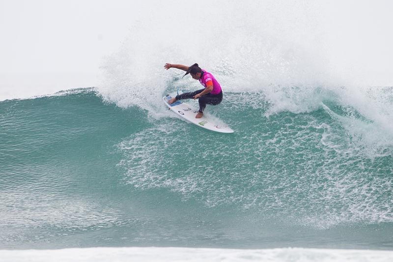 Filipe Toledo avança e Tyler Wright vence o Roxy Pro France