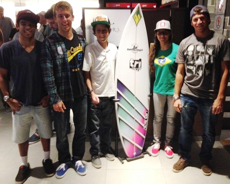 Em noite de homenagens, 19º A Tribuna de Surf Colegial é encerrado em grande estilo