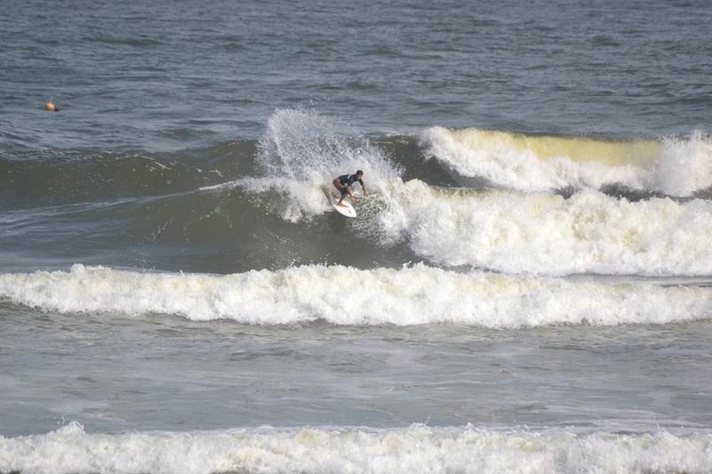 2ª etapa do Alagoano de Surf e Sup com altas ondas no Francês