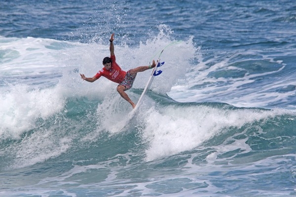 Alex Ribeiro e Tatiana Weston-Webb vencem o Mahalo Surf Eco Festival