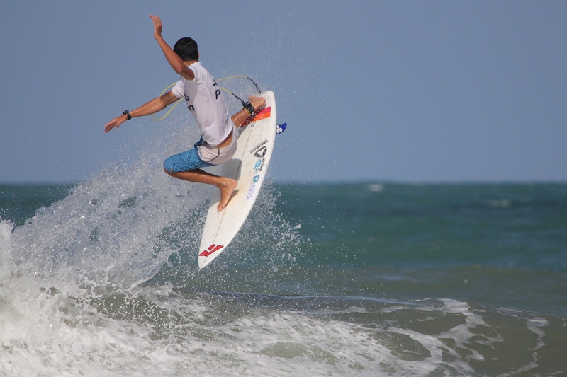 Gabriel Farias é vice Pro Jr e assume a ponta do ranking em Ponta Negra