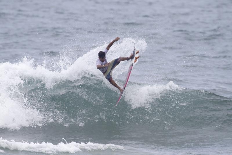 Decisão do Oakley Pro14 começa com boas ondas na Prainha