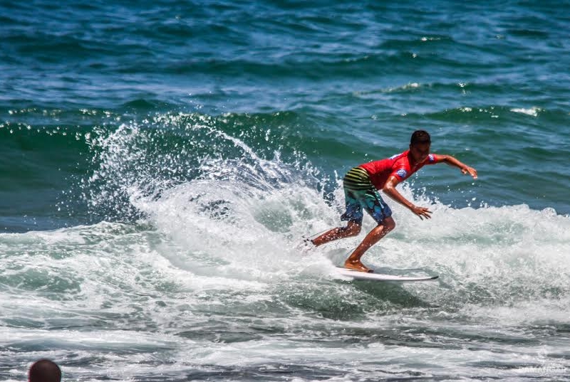 Baianos e pernambucanos se destacam no Brasileiro de Surf Amador em Stella Maris