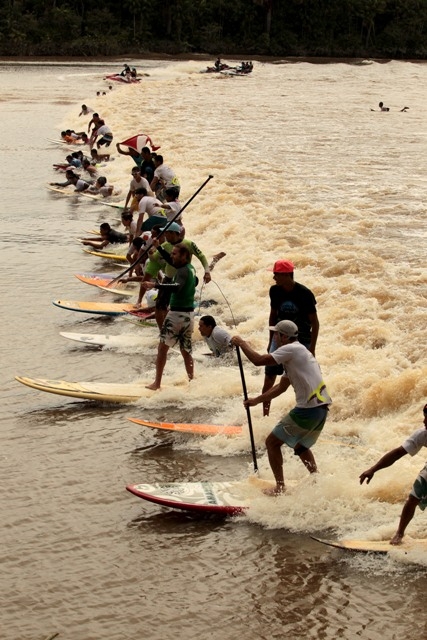 ABRASPO estabelece recorde brasileiro de maior numero de surfistas numa mesma pororoca