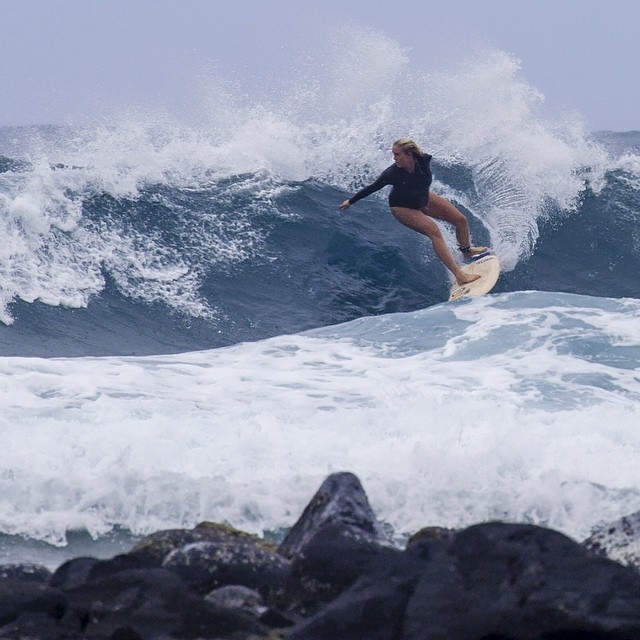 Grávida de 7 meses, Bethany Hamilton dá tempo no surf: &quot;Agradecida&quot;