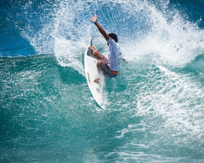 Joshua Moniz vence o Martinique Surf Pro 2015