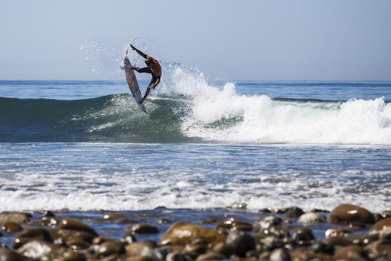 Thiago Camarão vence as triagens do Oakley Lowers Pro