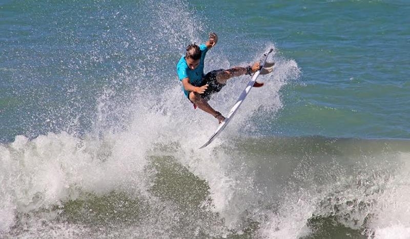 Ponta Negra recebe 2ª etapa do Dore Surf Kids e disputa pelo título segue indefinida