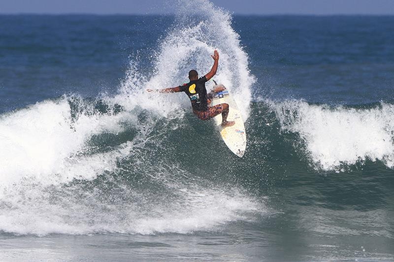 Resumo do 2º dia do Oi Super Surf 2015 - Praia Grande, Ubatuba