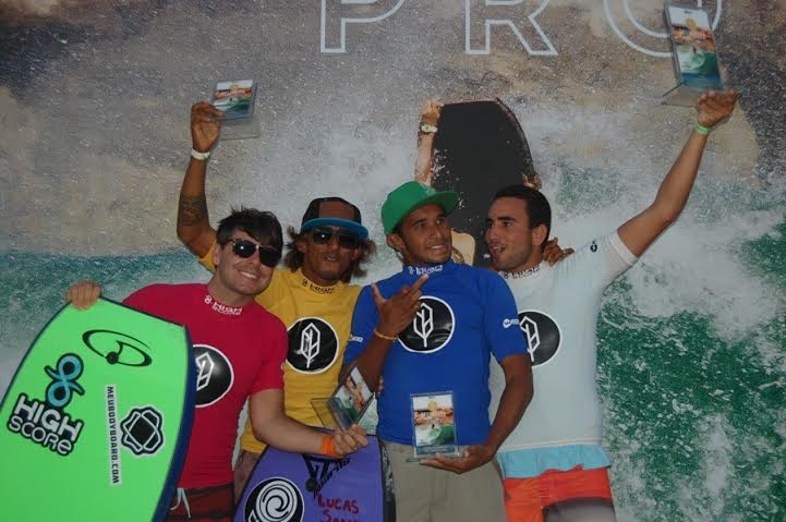 Muita adrenalina em disputas eletrizantes marcam a abertura do Pena Bodyboard Pro 2015