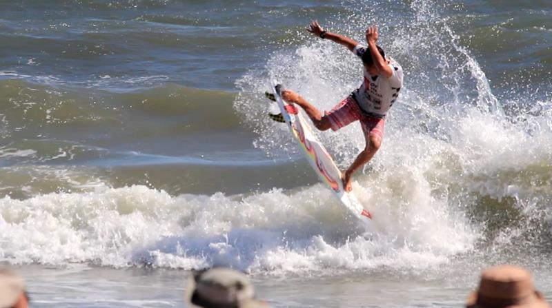 Gabriel vai a semi da Pro Jr e Luel fica nas quartas do QS em Virginia Beach