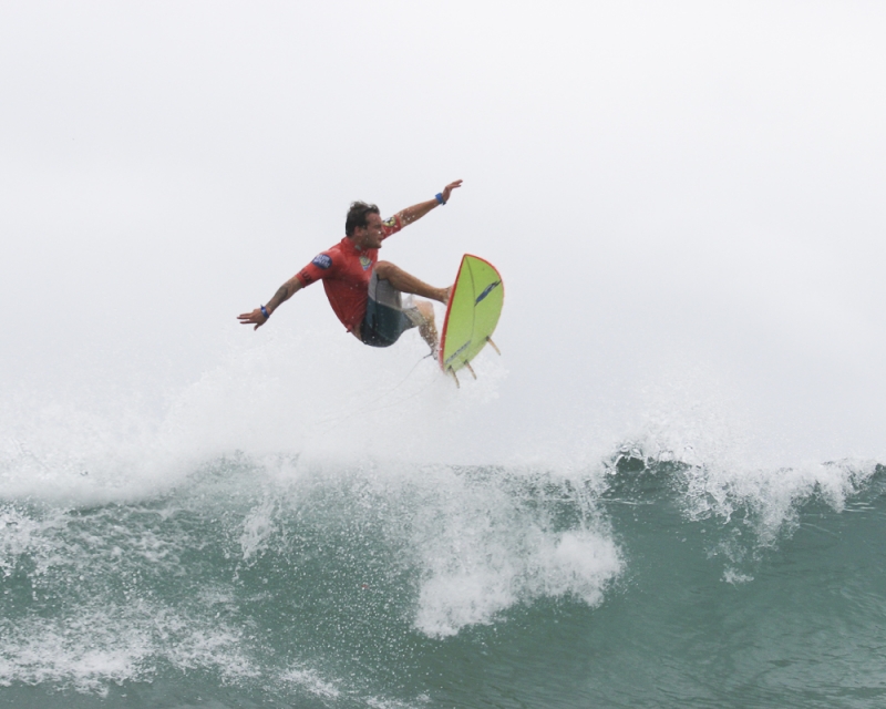 Muito sol e altas ondas na 1ª etapa do Circuito Universitário de Surf 2015