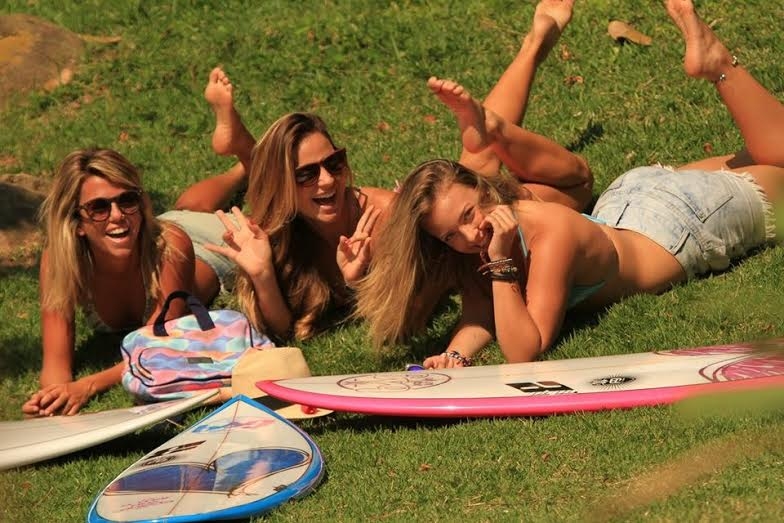 Brasil Surf Girls lança coleção de pranchas Corações do Mar na Prainha