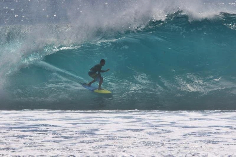 Alagoanos representam em Swell na Indonésia