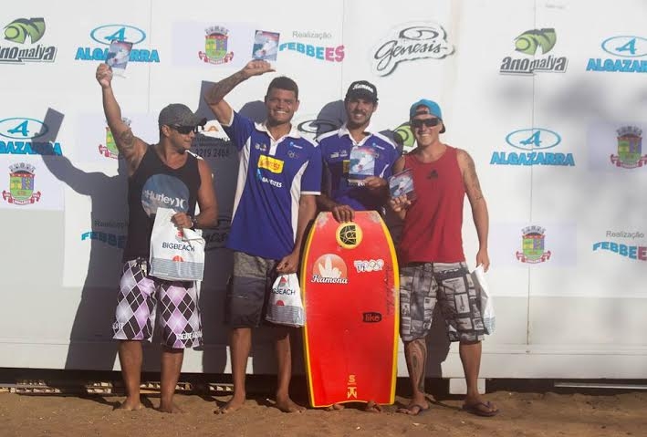 Ronieres Viana larga na frente no Capixaba de Bodyboard