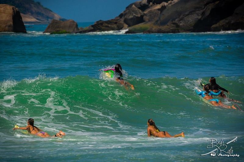 Tag Team Brasil Surf Girls agita a Prainha