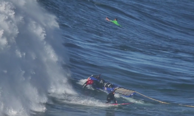 Tom Lowe x jet ski em Nazaré