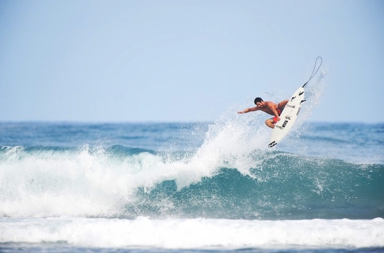 ITALO FERREIRA ENTRA PARA TIME DA BILLABONG