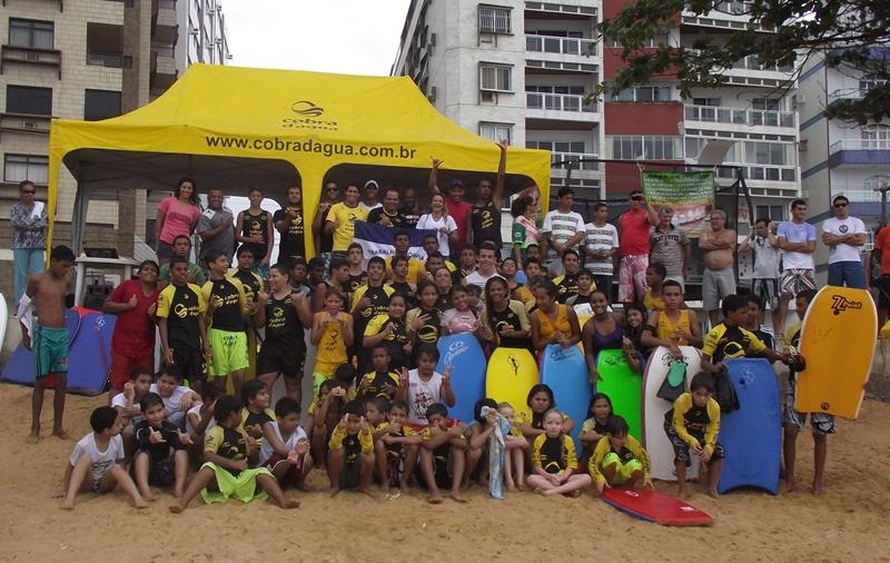 ESCOLA BODYBOARDERS DE CRISTO RENOVA PARCERIA DE 11 ANOS