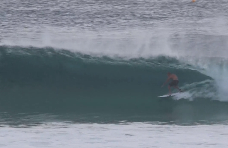 Mick Fanning se protegendo do sol naturalmente