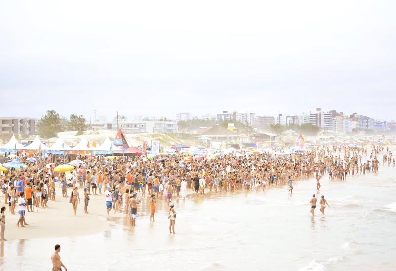 Festival de praia lota Atlântida