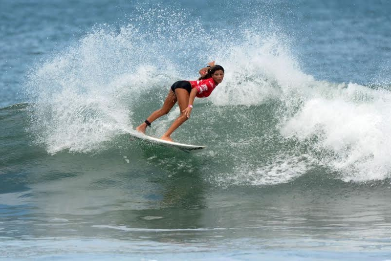 Mulheres ganham destaque nas ondas de Maracaípe durante o Rota do Mar Surf and Music