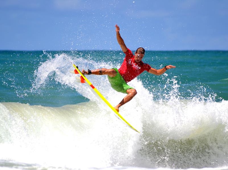 Willian Feiden vence a 1ª Etapa do SakaPraia Alagoano de Surf e Sup 2016