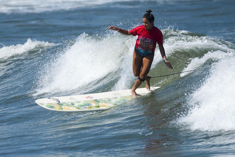 Carlos Bahia e Chloé Calmon são os melhores no Festival Santos de Longboard
