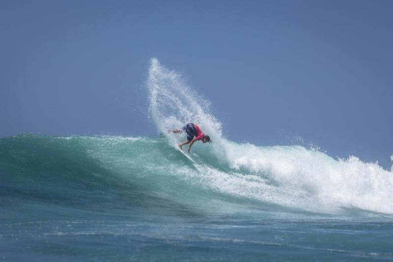 World Surf League convida Deivid Silva para o Oi Rio Pro 2016