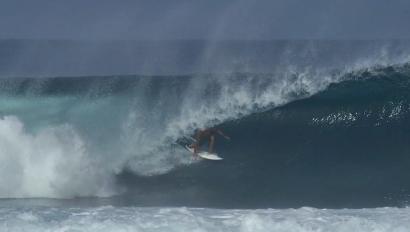 Kelly testa a prancha Banana em Cloudbreak