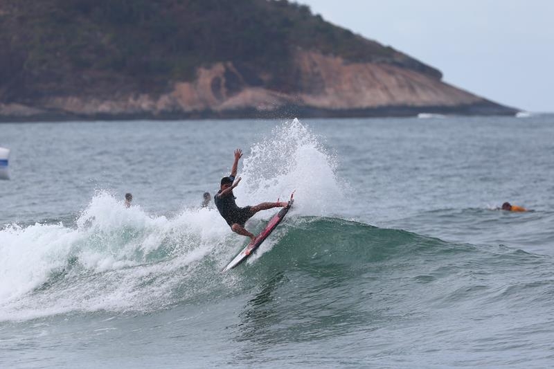 Oi Rio Pro é adiado para o sábado no Postinho