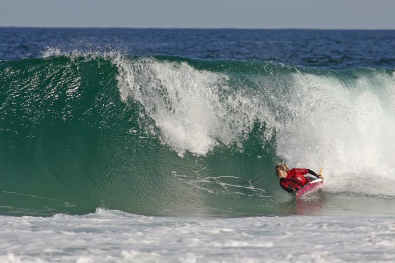 Brasileiros dominam baterias de abertura do Itacoatiara Pro 2016