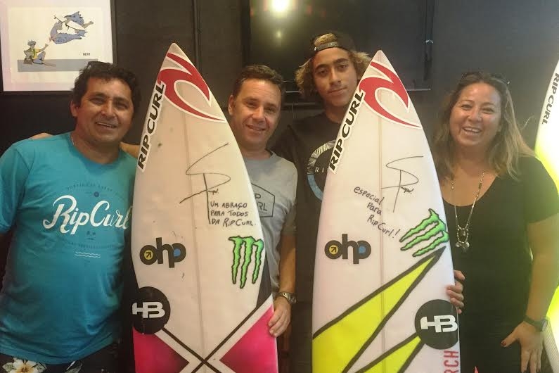 Samuel Pupo estende contrato com a Rip Curl e projeta elite mundial