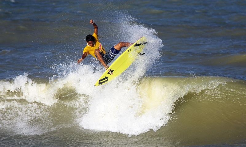 Treloso Surf Escola faz a festa dos tops da nova geração brasileira