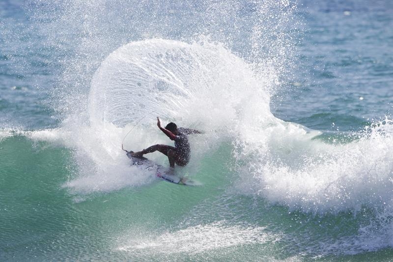 Hurley Pro Trestles começa com três vitórias brasileiras nos EUA
