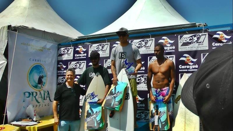 Gabriel Bolleta vence e sai na frente no Caraguatatubense 2016