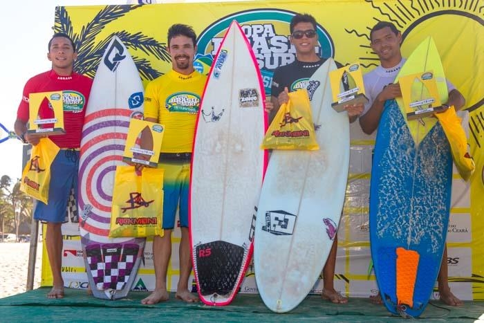 Félix Júnior e Yanka dos Santos brilham na Copa Brasil de Surf Universitário 2016