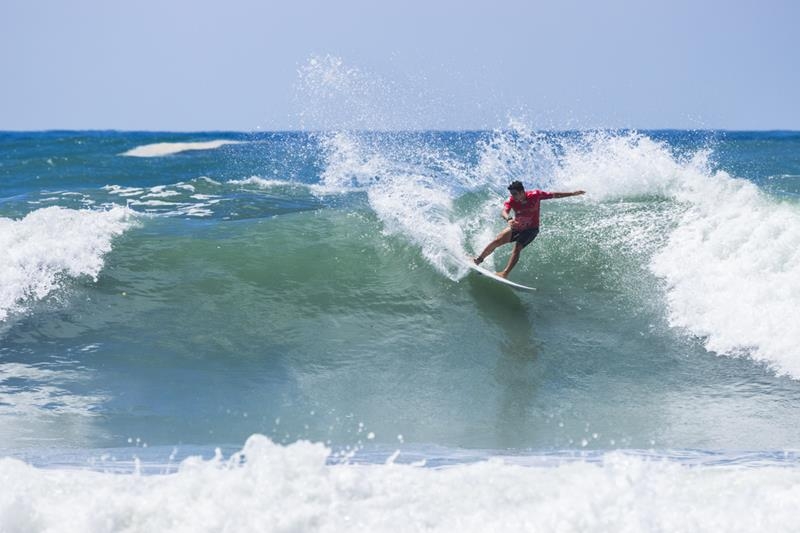 Condições históricas na etapa final do 18º Circuito Paulista Universitário de Surf