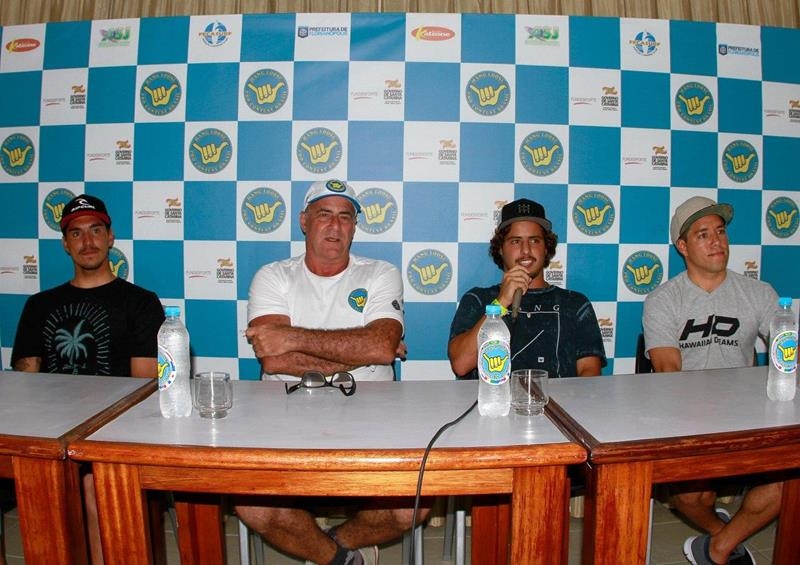 Coletiva de imprensa do Hang Loose Pro Contest reúne 2 campeões mundiais