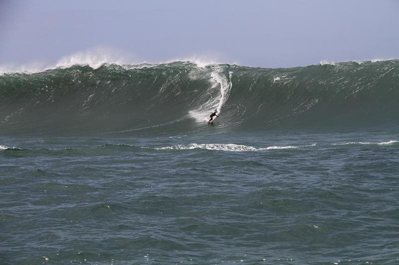 Swell de primavera na Laje da Jagua 