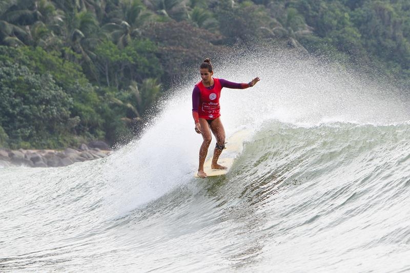 Chloé Calmon é vice-campeã mundial de Longboard na China