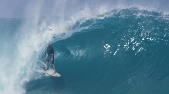 Começo de ano agitado em Pipeline